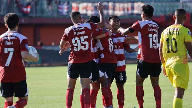 Selebrasi gol Madura United dalam lanjutan Liga 1 2023/24, Minggu (9/7/23). Copyright: © MO Madura United