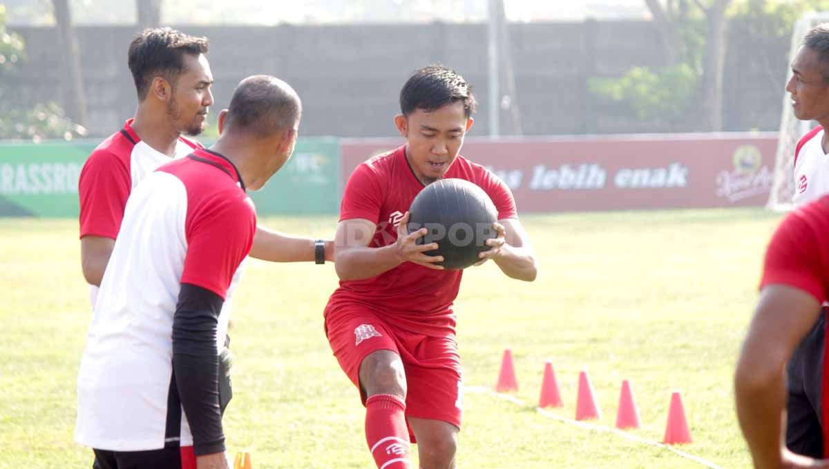 Rendi Irwan saat mengikuti latihan perdana Deltras FC. (Foto: Fitra Herdian/INDOSPORT) Copyright: © Fitra Herdian/INDOSPORT