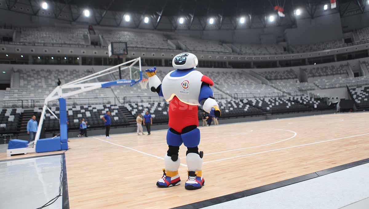 Maskot resmi perhelatan FIBA World Cup 2023 saat diperkenalkan di Indonesia Arena, Selasa (11/07/23). Copyright: © Herry Ibrahim/INDOSPORT