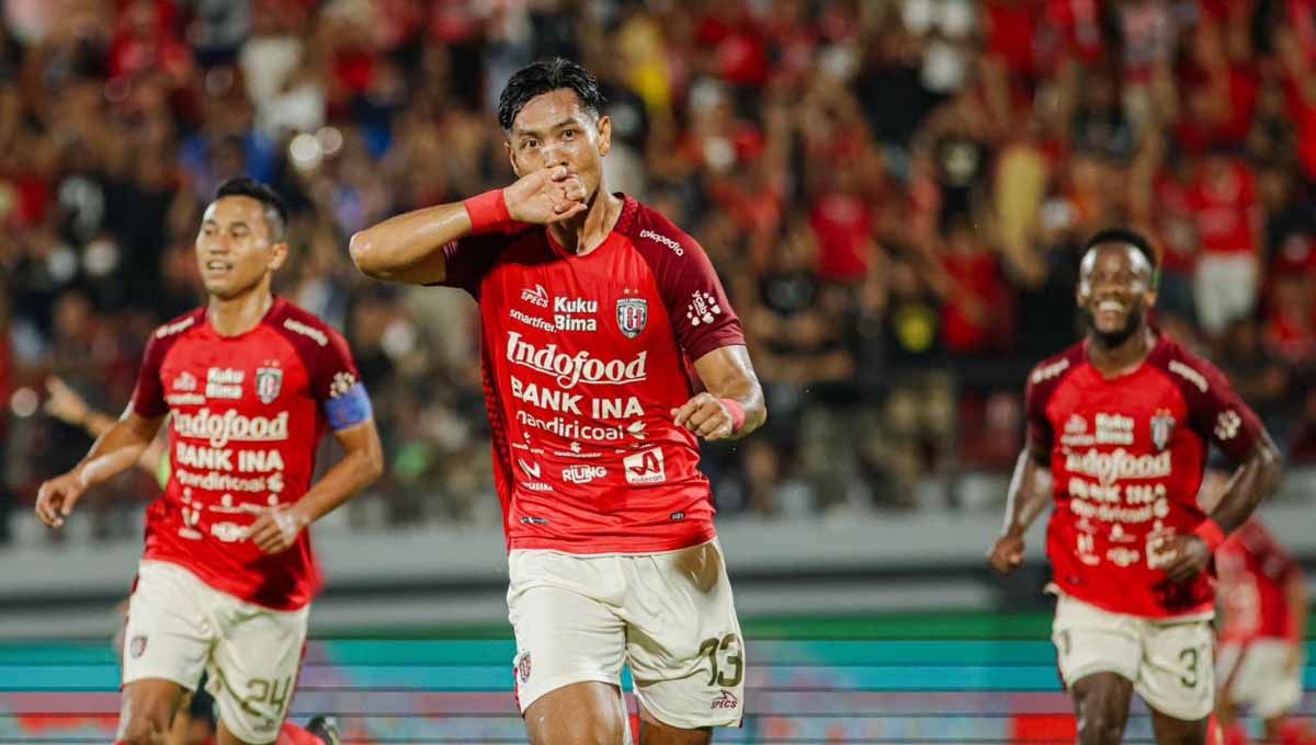 Selebrasi pemain Bali United merayakan gol ke gawang Madura United pada laga pekan ketiga Liga 1 di Stadion Brawijaya (Kediri), Sabtu (15/07/23). (Foto: MO Bali United) Copyright: © MO Bali United