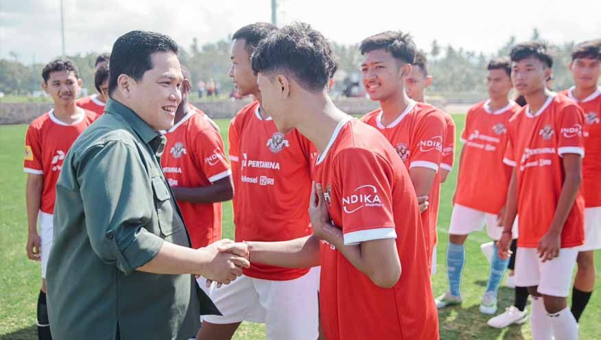 Ketua Umum PSSI, Erick Thohir kunjungi seleksi tim nasional U-17 di training ground Bali United, Minggu (16/7/23). (Foto: MO Bali United) Copyright: © MO Bali United