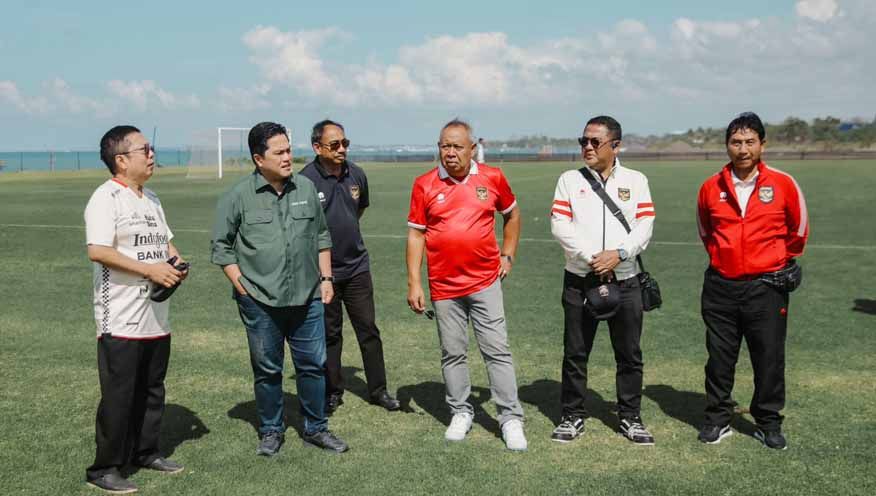 Ketua Umum PSSI, Erick Thohir kunjungi seleksi tim nasional U-17 di training ground Bali United, Minggu (16/7/23). (Foto: MO Bali United) Copyright: © MO Bali United