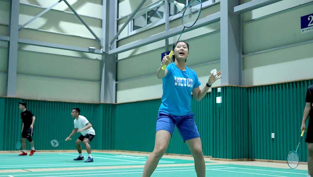 Tunggal putri Indonesia Putri Kusuma Wardani serius berlatih Jelang Korea Open 2023 besok. (Foto: PBSI) Copyright: © PBSI