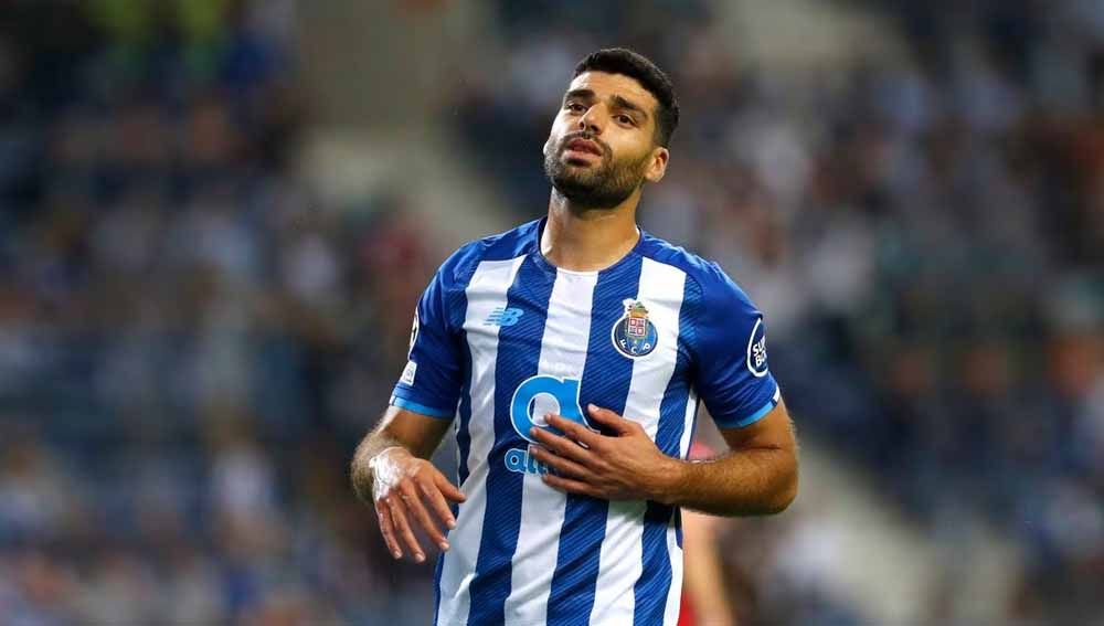 Rumor transfer klub Liga Italia (Serie A), Inter Milan, dibuka dengan usaha mempercepat transfer Mehdi Taremi dari FC Porto. Copyright: © REUTERS/Pedro Nunes