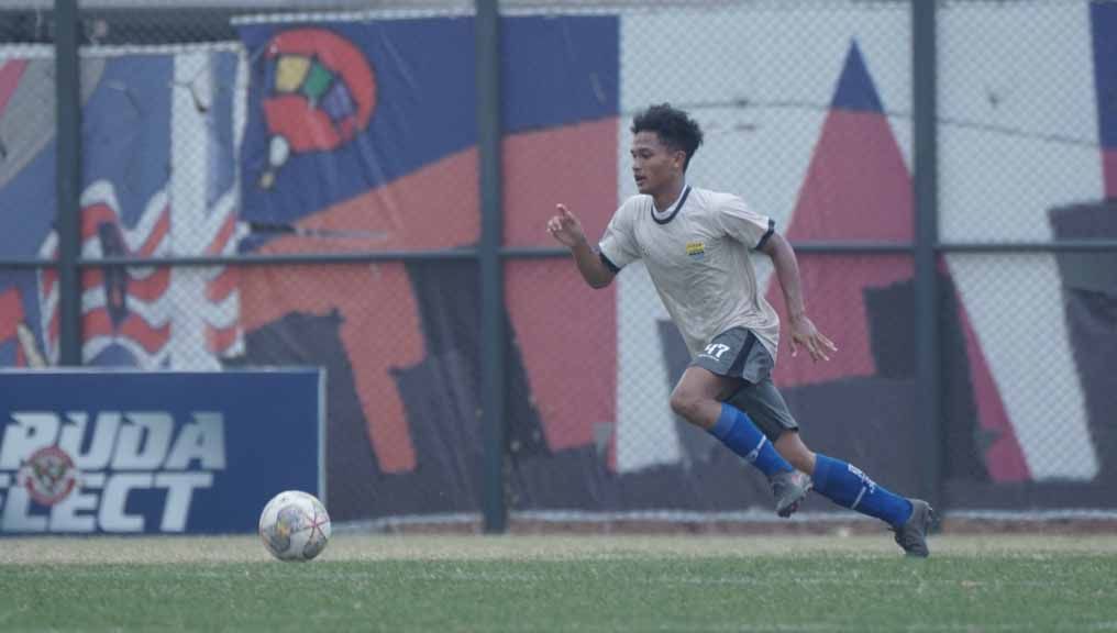 Bek Diklat Persib Bandung, Zulkifli Lukmansyah. (Foto: Media officer Persib) Copyright: © Media officer Persib