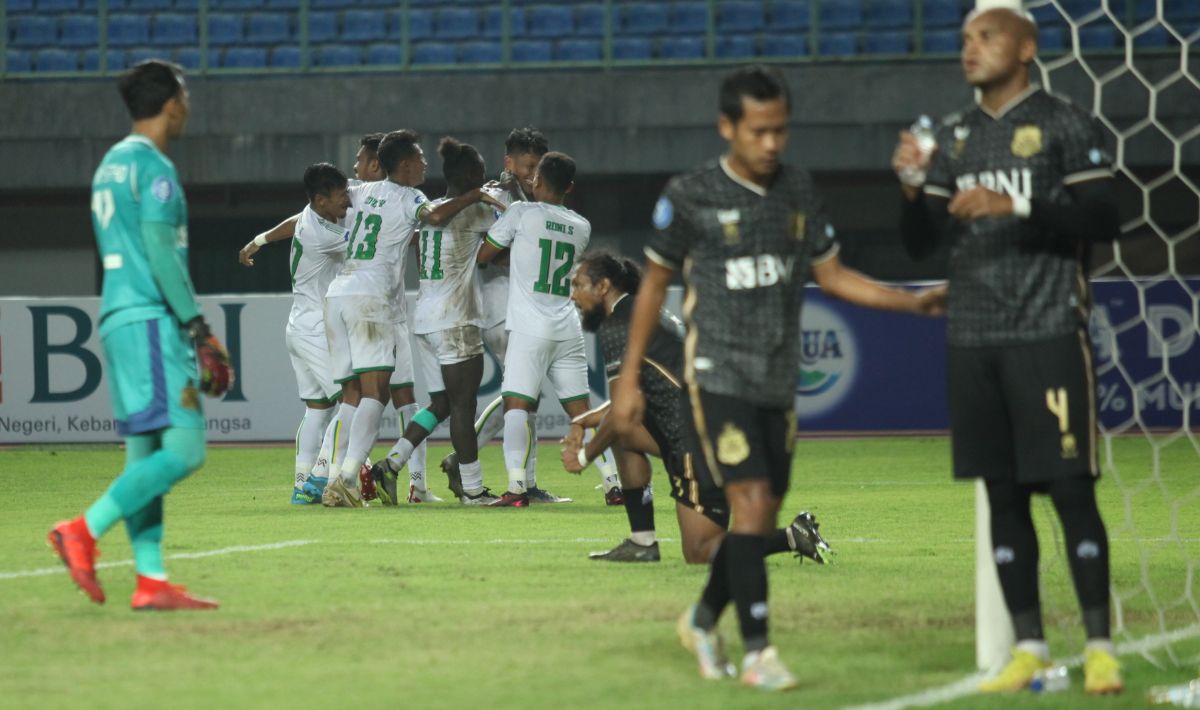 Selebrasi para pemain Persikabo 1973 usai Yandi Sofyan mencetak gol ketiga ke gawang Bhayangkara FC pada laga pekan keempat Liga 1 2023/2024 di stadion Patriot, Sabtu (21/07/23). Copyright: © Herry Ibrahim/INDOSPORT