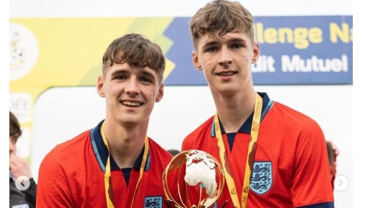 Klub Liga Inggris, Manchester United, selangkah lagi akan memperkenalkan dua pemain muda yang juga putra legenda Darren Fletcher, Jack dan Tyler Fletcher, Copyright: © Instagram @tylerfletch24