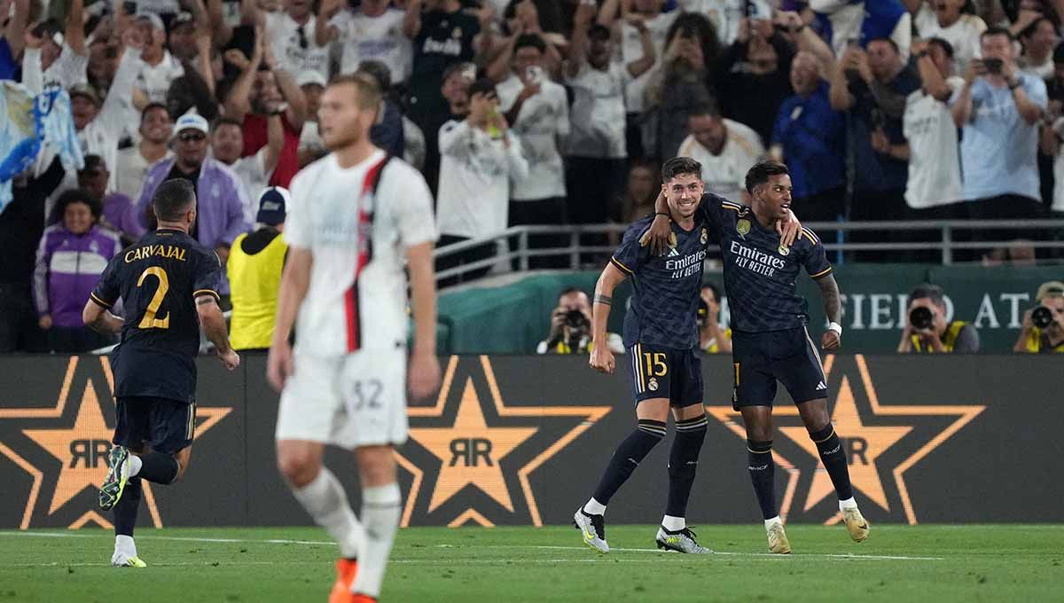 Gelandang Real Madrid, Federico Valverde dan rekan setimnya Rodrygo Silva saat melawan AC Milan pada babak kedua di Pasadena, California, AS, Senin (24/07/23). (Foto: REUTERS/Kirby Lee) Copyright: © REUTERS/Kirby Lee