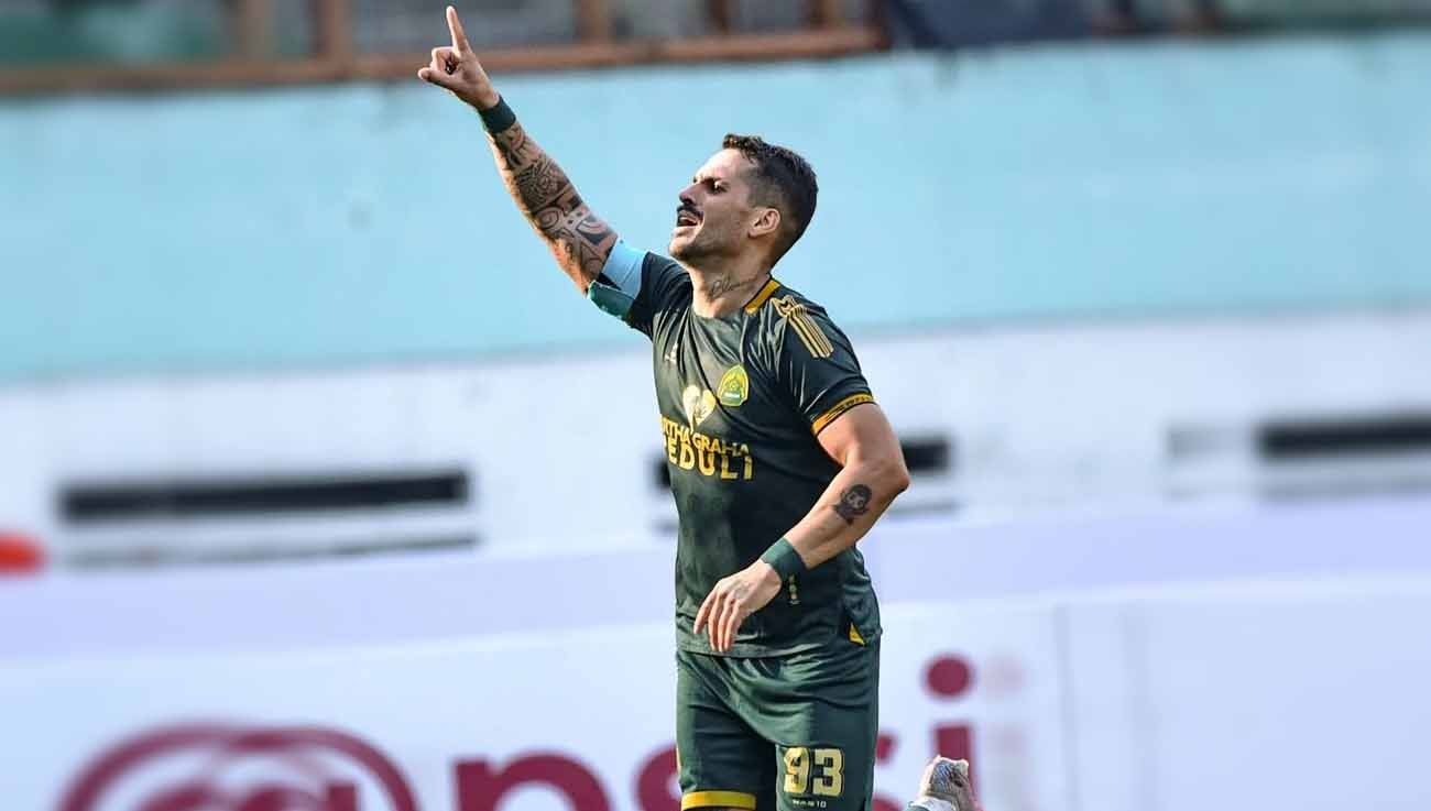 Selebrasi pemain Persikabo, Pedrinho usai mencetak gol ke gawang Persita pada laga Liga 1 di Stadion Wibawa Mukti (Cikarang), Jumat (28/07/23). (Foto: Instagram@officialpersikabo) Copyright: © Instagram@officialpersikabo