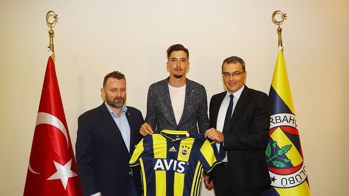 Kiper Fenerbahce, Altay Bayindir. Copyright: © Fenerbahce