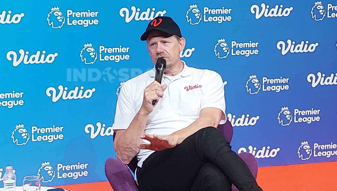 Vidio kegiatan round table interview bersama kiper legendaris Manchester United, Peter Schmeichel. Copyright: © Zainal Hasan/INDOSPORT