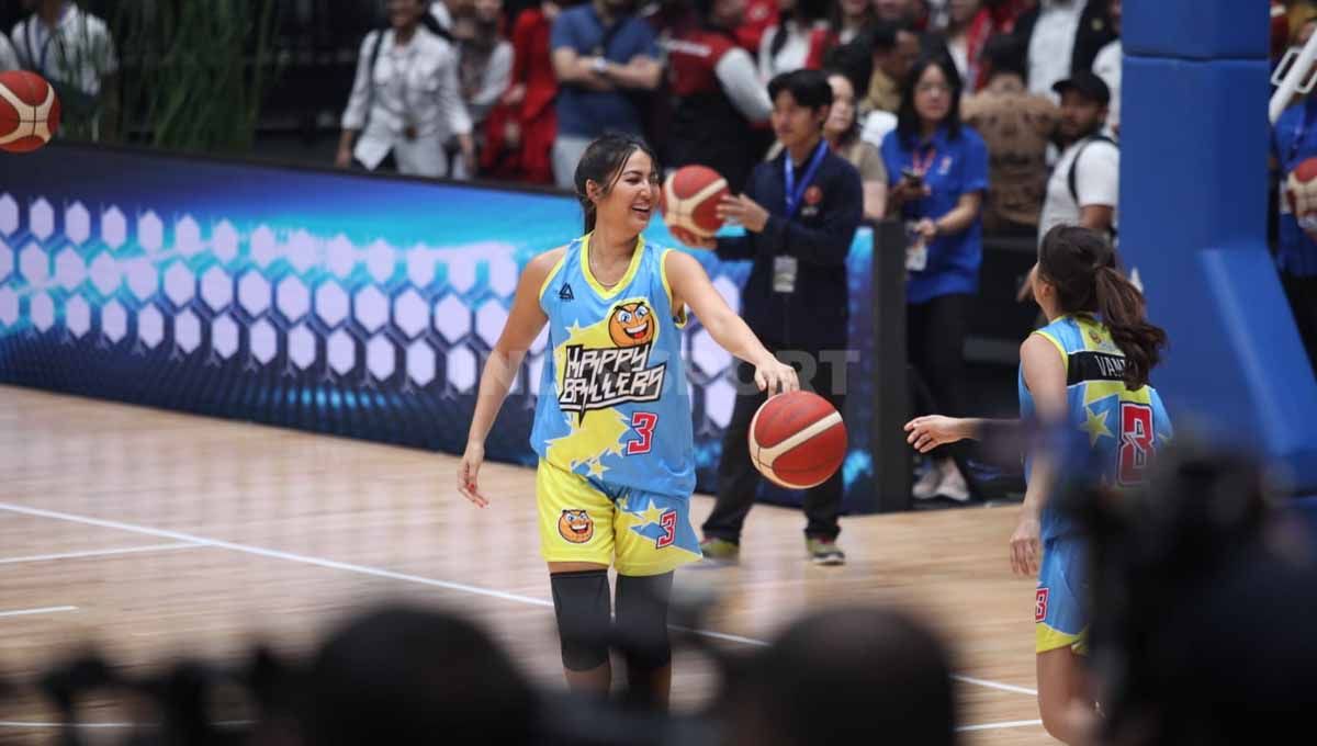 Laga eksibisi sejumlah tanah air di acara peresmian Indonesia Arena oleh Presiden RI Joko Widodo jelang FIBA World Cup 2023, Senin (07/08/23). Copyright: &copy; Herry Ibrahim/INDOSPORT