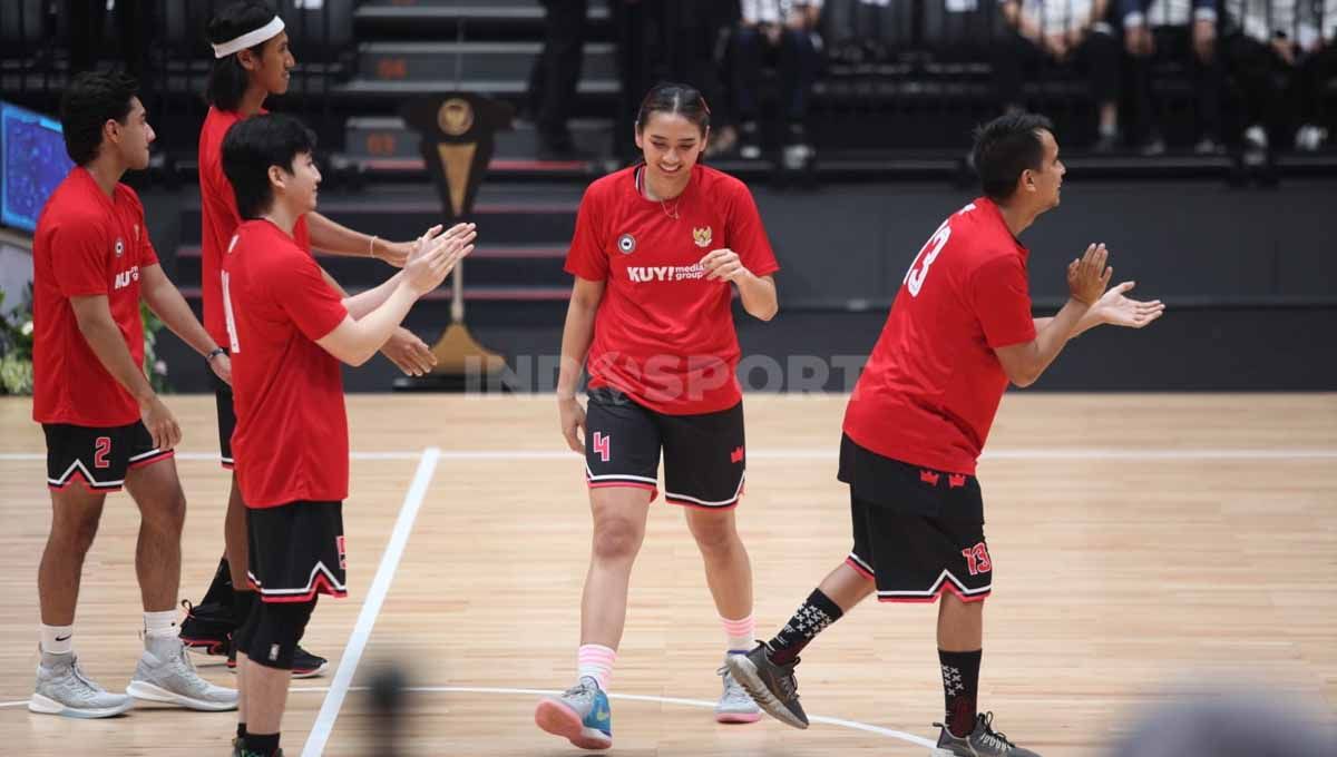 Laga eksibisi sejumlah tanah air di acara peresmian Indonesia Arena oleh Presiden RI Joko Widodo jelang FIBA World Cup 2023, Senin (07/08/23). Copyright: © Herry Ibrahim/INDOSPORT