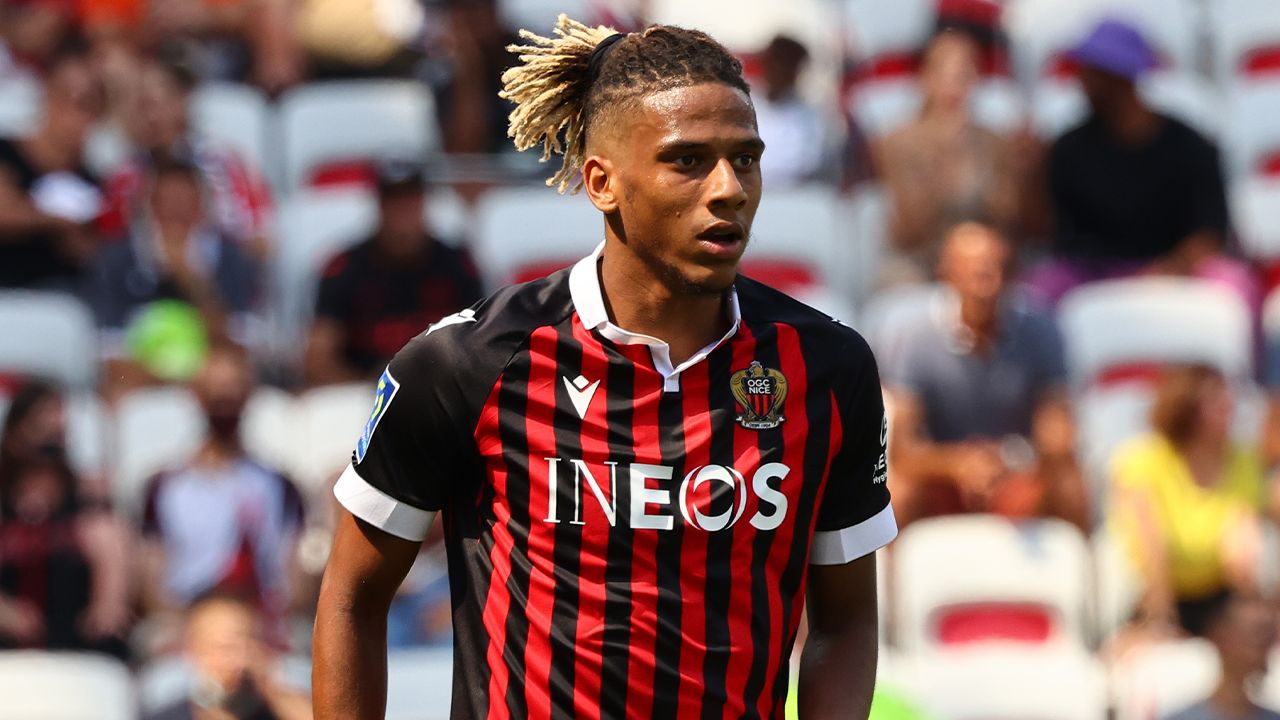 Rumor bursa transfer klub Liga Inggris, Manchester United, di mana mereka siap meresmikan Jean-Clair Todibo dan Brandon Williams bakal jadi teman Elkan Baggott. Copyright: © OGC Nice