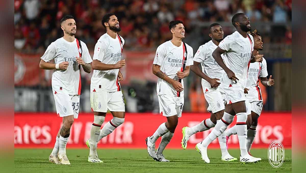 Selebrasi Pemain AC Milan, Ruben Loftus Cheek merayakan kemenangan dengan rekan setimnya pada akhir pertandingan pada laga Trofeo Silvio Berlusconi di Stadion Brianteo, U-Power, (Monza), Rabu (09/08/23). (Foto: acmilan) Copyright: © acmilan
