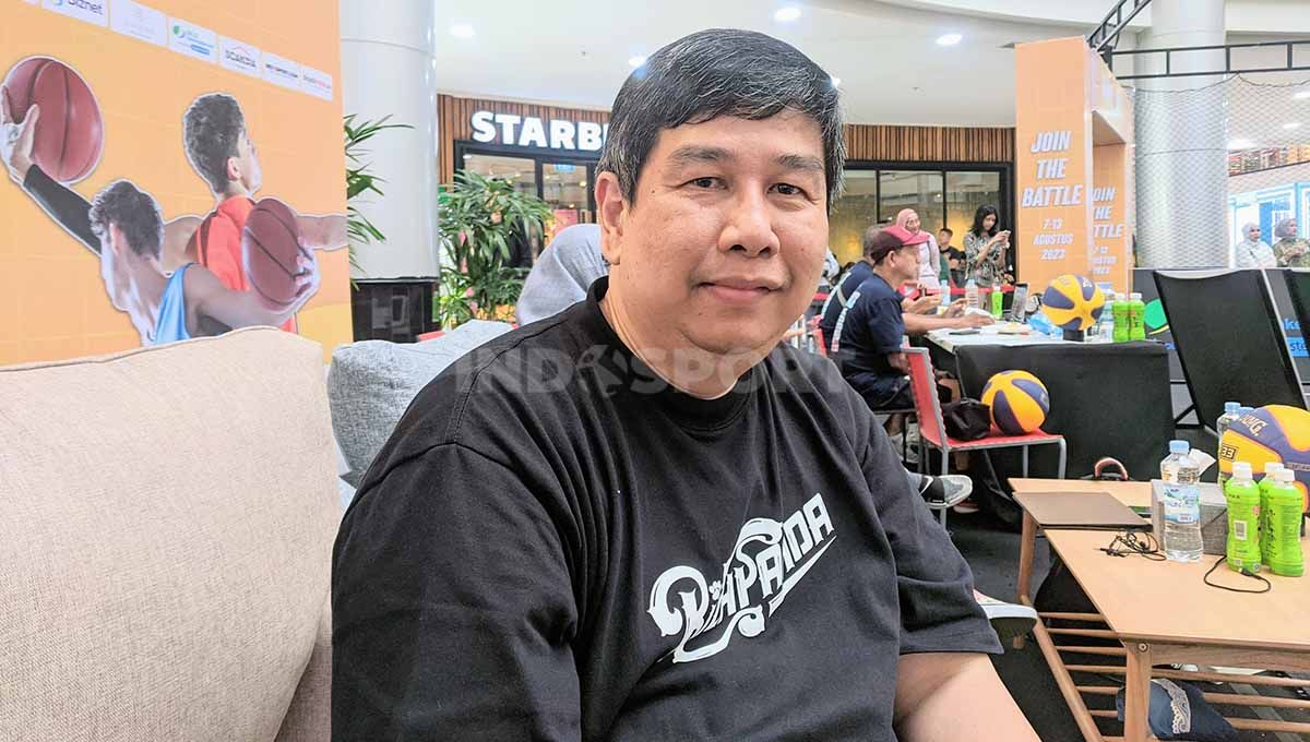 Rinto Arinando, Waketum PERBASI Depok, di acara Margo City 3x3 Basketball, Rabu (09/08/23). (Foto: Ammara Marthiara/INDOSPORT) Copyright: © Ammara Marthiara/INDOSPORT