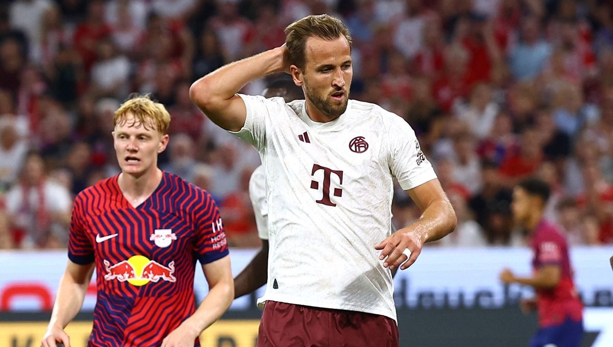 Reaksi Harry Kane saat Bayern Munchen dibantai RB Leipzig di Piala Super Jerman 2023 Copyright: © REUTERS/Kai Pfaffenbach