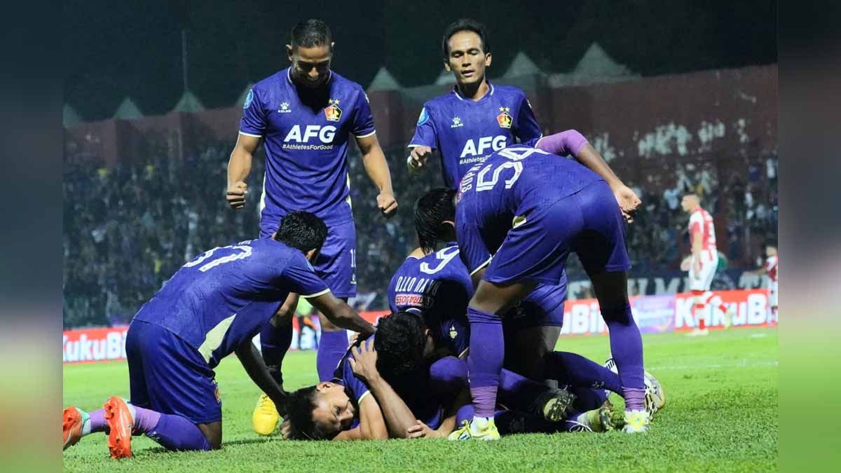 Selebrasi para pemain Persik usai mencetak gol ke gawang Persis pada pekan ketujuh laga Liga 1 di Stadion Brawijaya. (Foto: MO Persik Kediri) Copyright: © MO Persis Solo