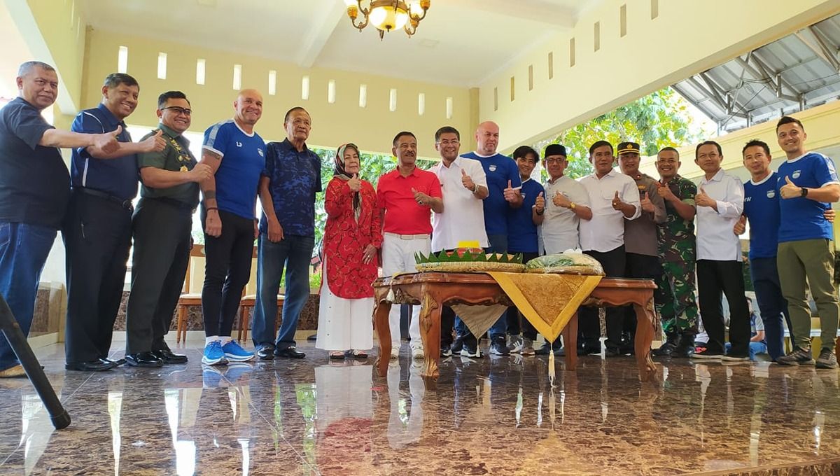 Doa bersama Persib Bandung jelang duel lawan PSIS Semarang di Liga 1 2023/24(Foto: Arif Rahman/INDOSPORT) Copyright: © Arif Rahman/INDOSPORT