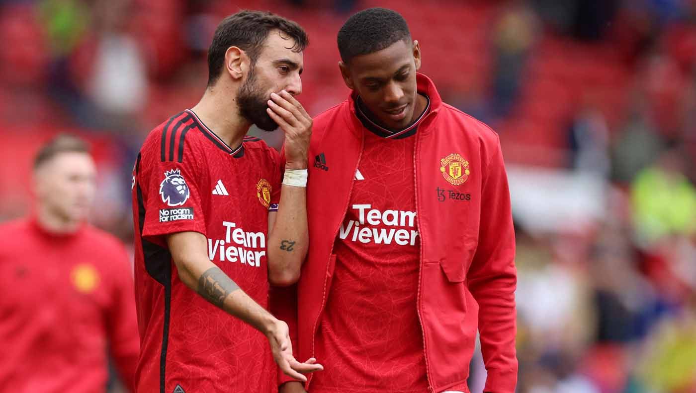 Pemain Manchester United, Bruno Fernandes dan Anthony Martial. (Foto: REUTERS/Phil Noble) Copyright: © REUTERS/Phil Noble