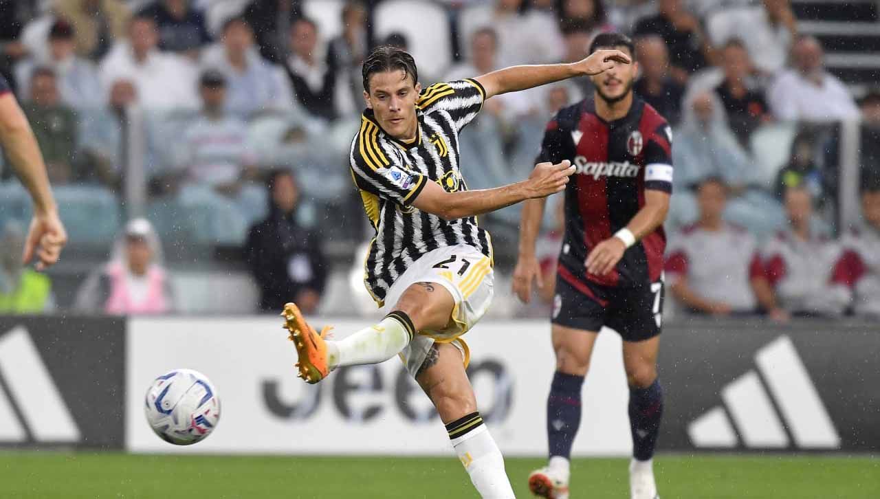 Pemain Juventus mencoba lakukan tendangan ke gawang Bologna pada laga Liga Italia di Stadion Allianz (Torino). (Foto: juventus) Copyright: © juventus