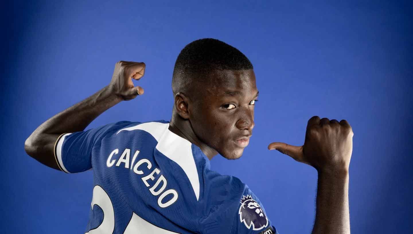 Terungkap sebuah fakta menarik dari saga transfer Liga Inggris, Moises Caicedo, di mana ia dipaksa Brighton bergabung Liverpool sebelum merapat ke Chelsea. Copyright: © chelseafc