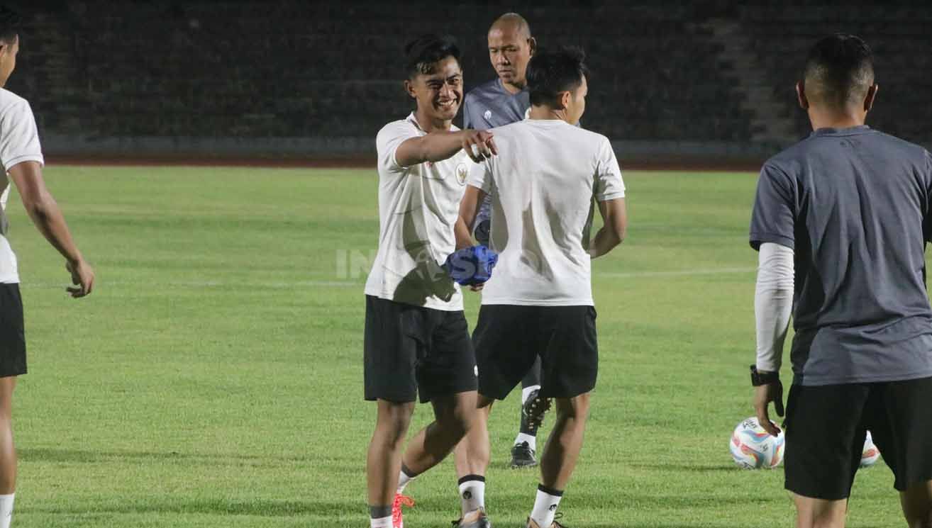 Pratama Arhan dan Witan Sulaeman saat latihan bersama Timnas U-23 di Kota Solo. (Foto: Nofik Lukman Hakim/INDOSPORT) Copyright: © Nofik Lukman Hakim/INDOSPORT