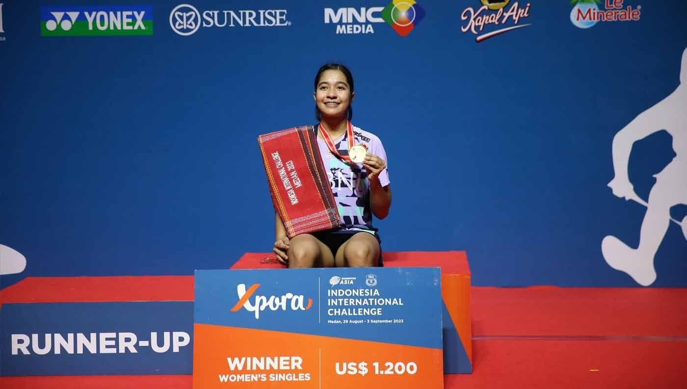 Rekap final Indonesia Masters Super 100 2023, Minggu (10/9/23), di mana tuan rumah berpesta dengan memborong tiga juara, termasuk dari Ester Nurumi Tri Wardoyo. Copyright: © PBSI