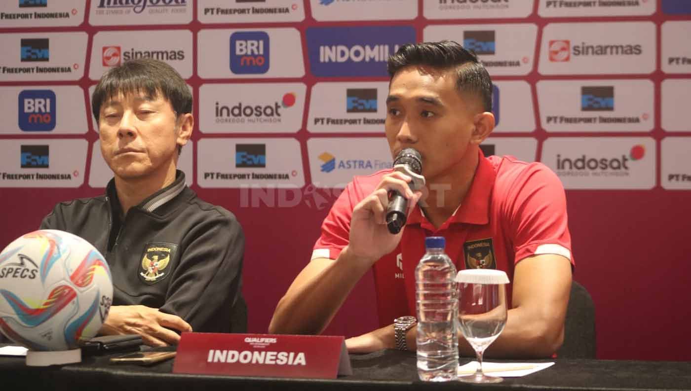 Sesi jumpa pers timnas Indonesia U-23 yang diwakili Shin Tae Yong bersama Rizky Ridho. (Foto: Nofik Lukman Hakim/INDOSPORT) Copyright: © Nofik Lukman Hakim/INDOSPORT