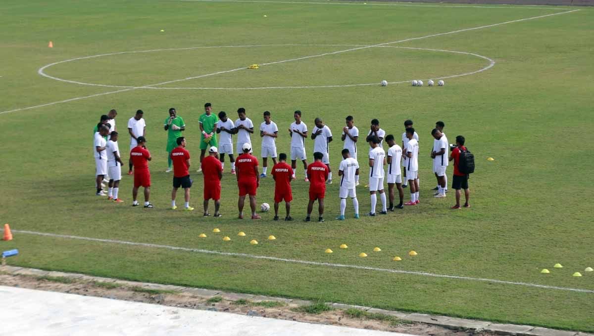 Skuad klub Liga 2, Persipura Jayapura, saat menggelar latihan. (Foto: Dok. Official Persipura) Copyright: © Dok. Official Persipura