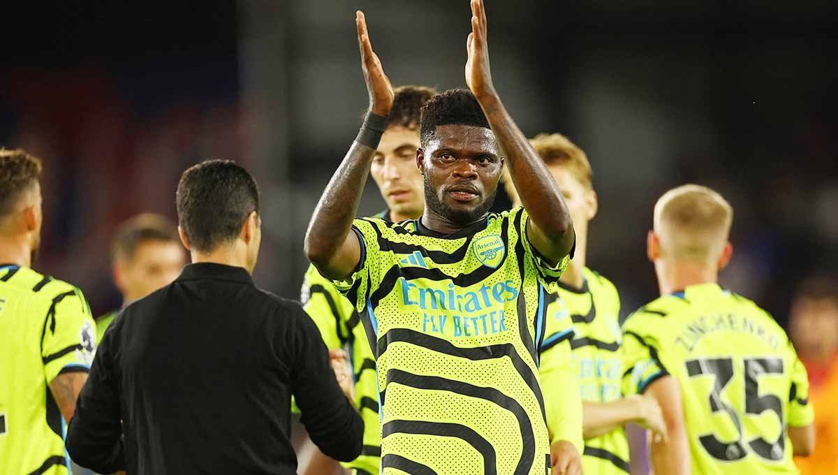 Setidaknya ada tiga pemain yang telah disiapkan klub Liga Inggris (Premier League), Arsenal, untuk menggantikan Thomas Partey. Copyright: © REUTERS/Andrew Boyers