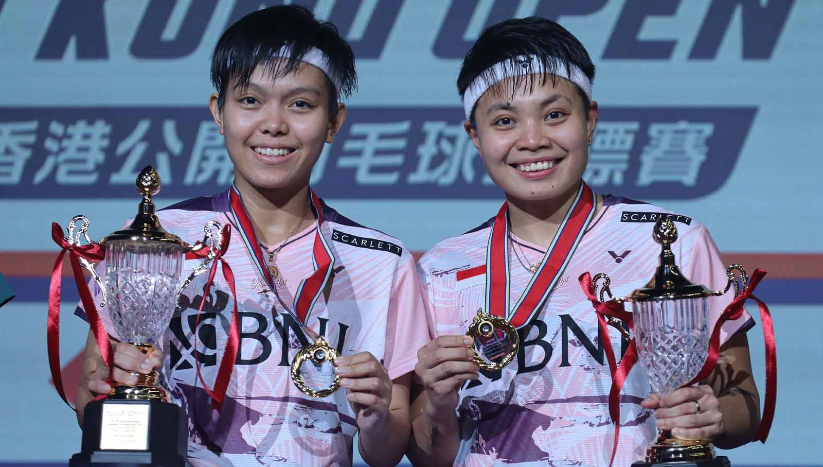 Ganda putri bulutangkis Indonesia, Apriyani Rahayu/Siti Fadia Silva Ramadhanti, berhasil mencetak sejarah luar biasa usia juara di Hong Kong Open 2023. (Foto: PBSI) Copyright: © PBSI