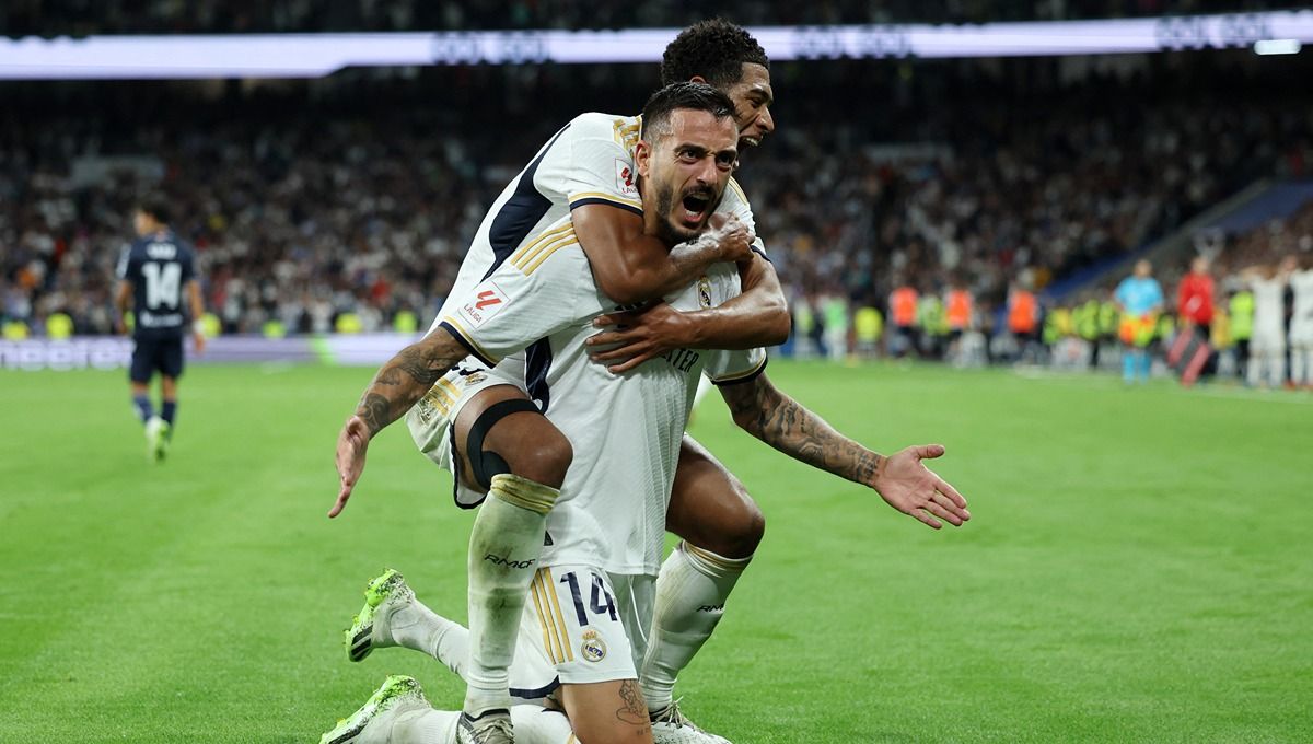 Selebrasi Joselu dan Jude Bellingham di laga Real Madrid vs Real Sociedad, Senin (18/09/23) dini hari WIB. Copyright: © REUTERS/Isabel Infantes