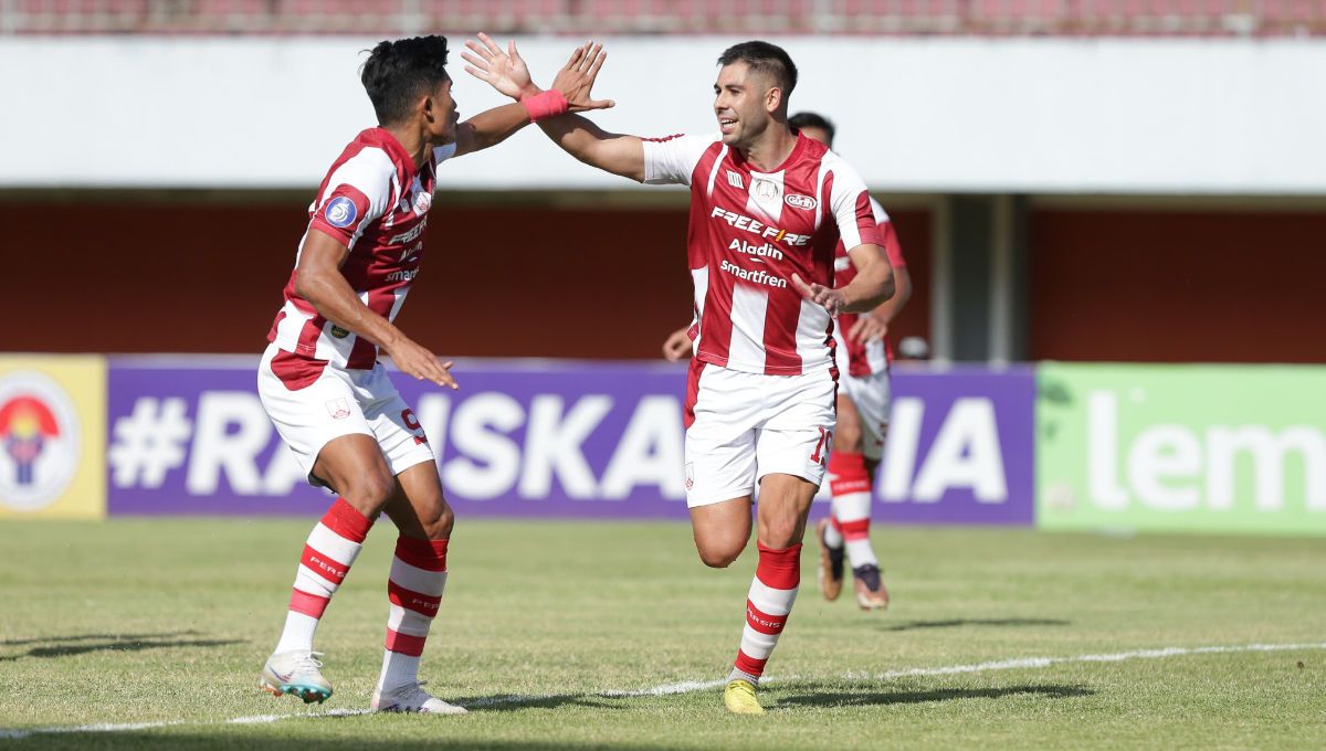 Penyerang Persis Solo, David Gonzalez, merayakan golnya ke gawang RANS Nusantara FC dalam pekan ke-13 Liga 1 2023-2024 di Maguwoharjo, Jumat (22/9/23). Copyright: © Persis Solo