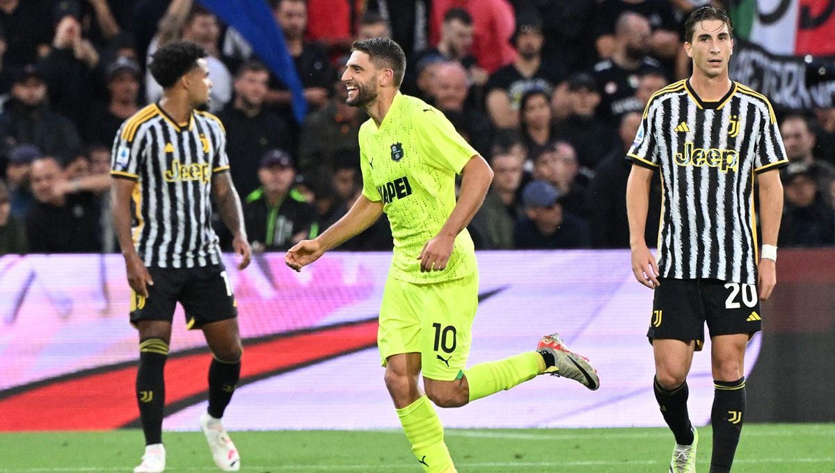 Domenico Berardi merayakan golnya di laga Sassuolo vs Juventus (23/09/23). (Foto: REUTERS/Alberto Lingria) Copyright: © REUTERS/Alberto Lingria