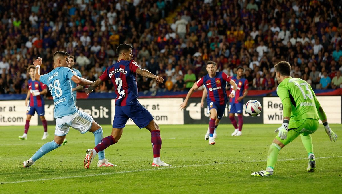 Joao Cancelo mencetak gol kemenangan di laga Barcelona vs Celta Vigo (23/09/23). (Foto: REUTERS/Albert Gea) Copyright: © REUTERS/Albert Gea