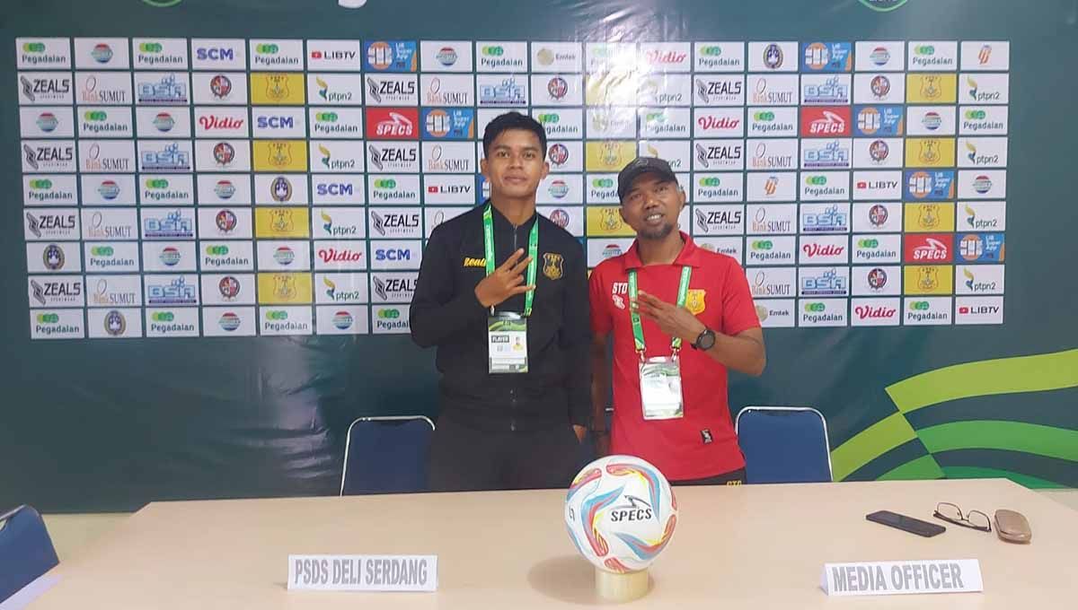 Pelatih PSDS, Susanto (kanan), didampingi pemainnya, Ilham Wibowo Yusuf (kiri) usai konferensi pers jelang hadapi Sriwijaya FC di Liga 2. Copyright: © MO PSDS Deli Serdang