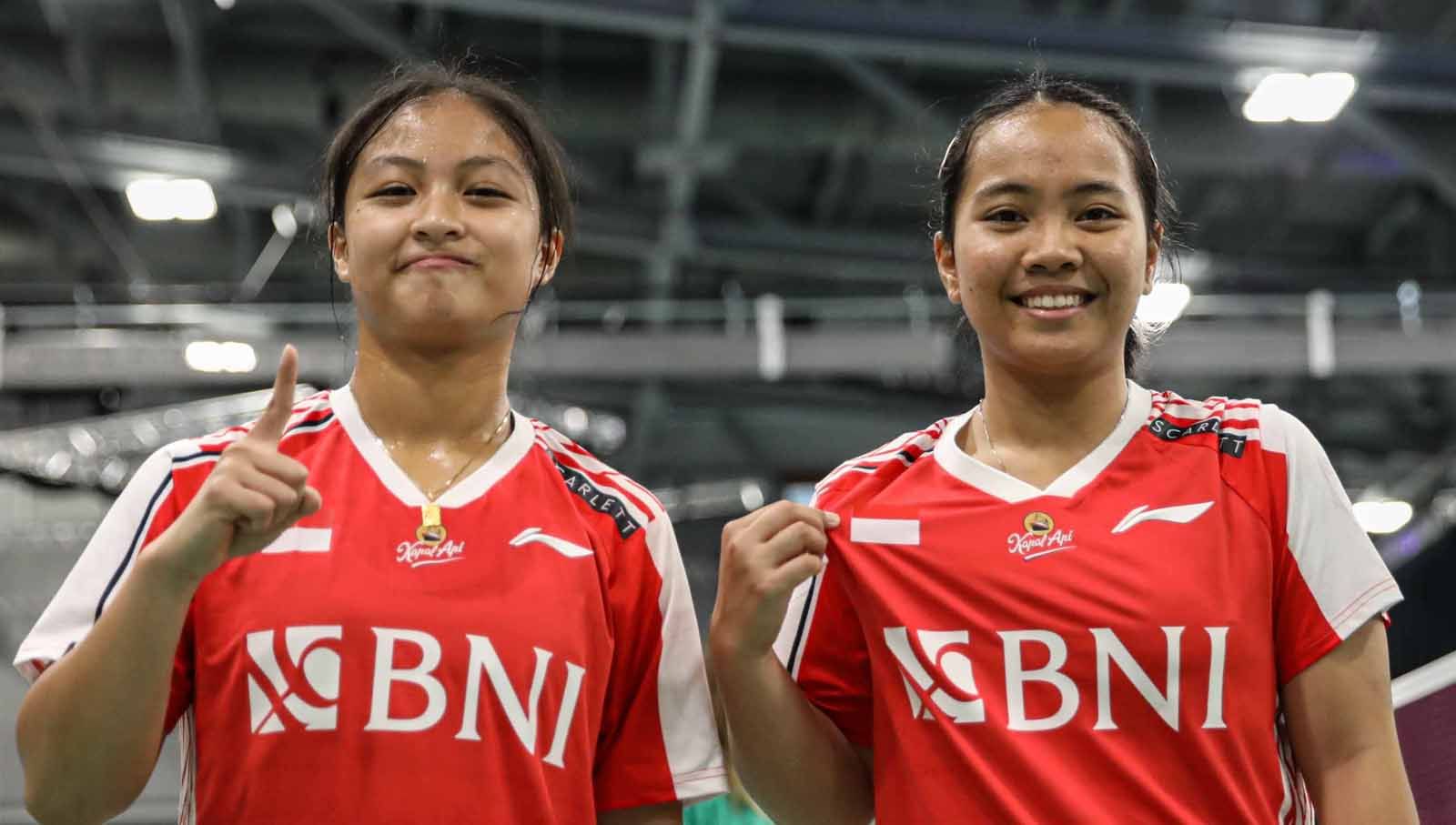 Pasangan ganda putri Indonesia, Anisanaya Kamila/Az Zahra Ditya Ramadhani, alami kejadian aneh sampai mereka tidak lagi tos-tosan di turnamen Piala Suhandinata 2023. (Foto: pbdjarum) Copyright: © pbdjarum