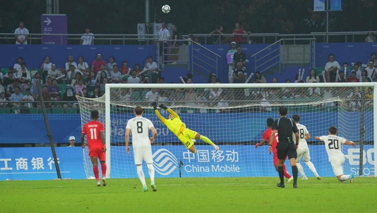 Pertandingan 16 besar Asian Games 2022 antara Timnas Indonesia U-24 vs Uzbekistan pada Kamis (28/09/23). Copyright: © NOC Indonesia/Naif Al'As