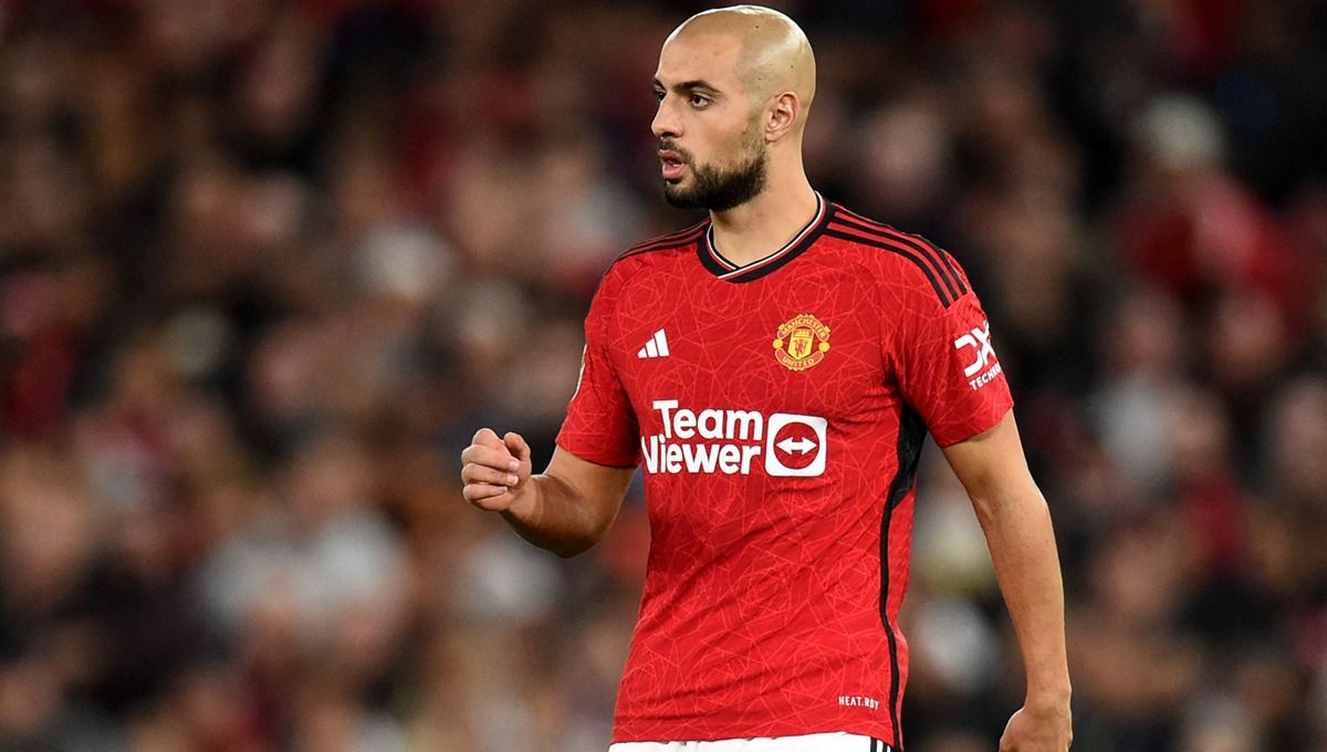 Krisis bek kiri Manchester United membuat Sofyan Amrabat dikabarkan akan mengemban tugas itu saat melakoni partai Liga Inggris (Premier League) 2023/2024. Copyright: © Reuters/Peter Powell