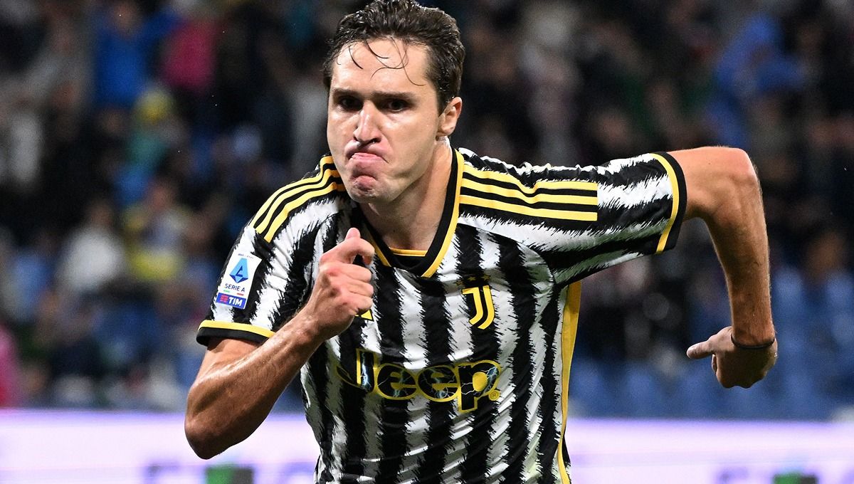 Raksasa Liga Italia, Juventus, pusing tujuh keliling disebut bisa kehilangan Federico Chiesa dan Manuel Locatelli pada bursa transfer 2024. (Foto: REUTERS/Alberto Lingria) Copyright: © REUTERS/Alberto Lingria