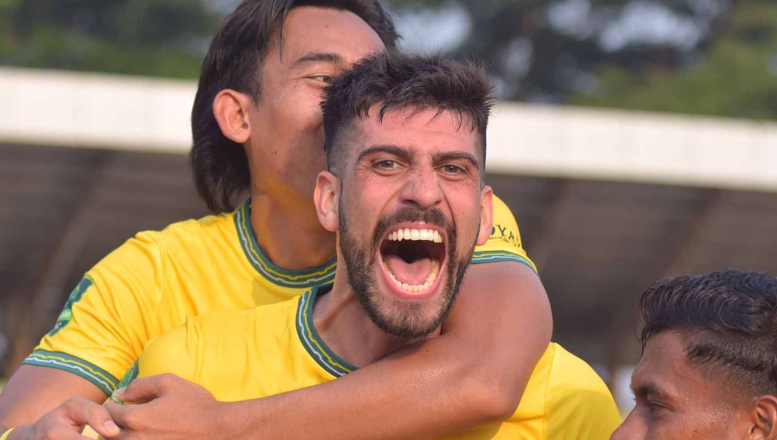 Striker Brasil, Matheus Silva, jadi pahlawan setelah berhasil membawa Nusantara United meraih kemenangan 1-0 pada pekan ke-4 Liga 2 2023/24 melawan Perserang. (Foto: Nusantara United FC) Copyright: © Nusantara United FC