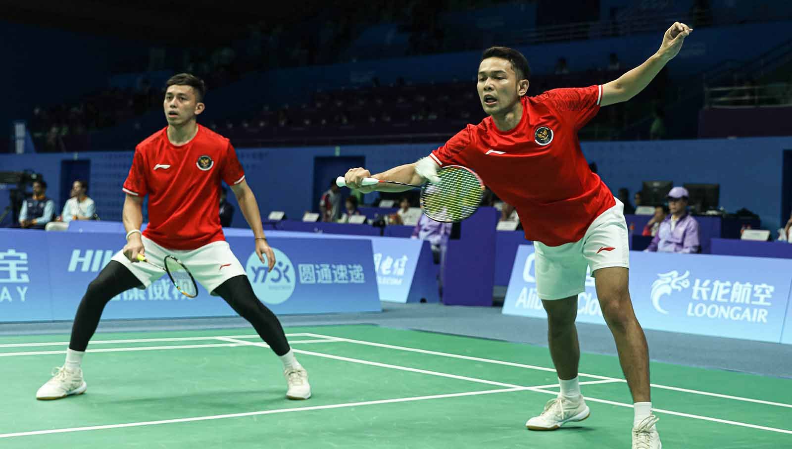 Fajar Alfian ternyata sempat kerasukan Lee Zii Jia lewat aksi backhand smash sebelum gagal mencapai final Denmark Open 2023.(Foto: PBSI) Copyright: © PBSI