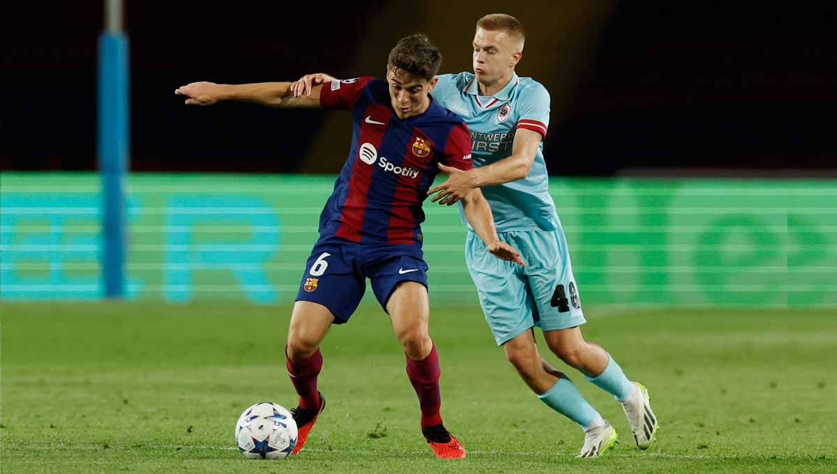 Frenkie de Jong adalah pemain ideal untuk Manchester United namun sudah dua bursa transfer musim panas mereka tidak mampu mendapatkannya. (Foto: REUTERS/Albert Gea) Copyright: © REUTERS/Albert Gea