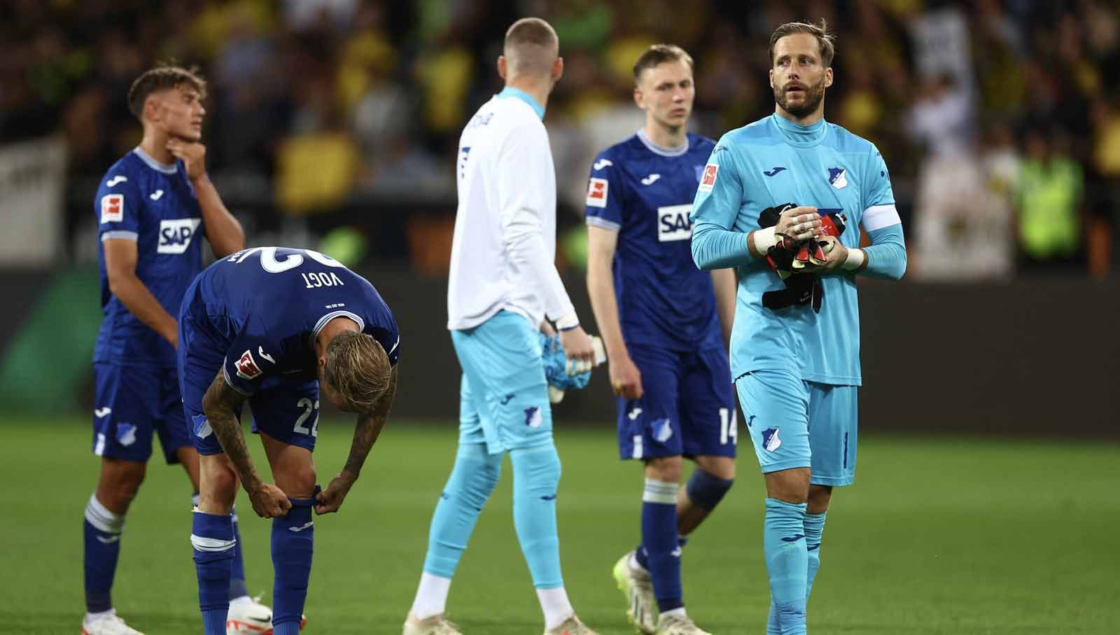 Pemain Hoffenheim yang dikaitkan dengan Liverpool, Maximilian Beier (dua dari kanan). Foto: REUTERS/Kai Pfaffenbach. Copyright: © REUTERS/Kai Pfaffenbach