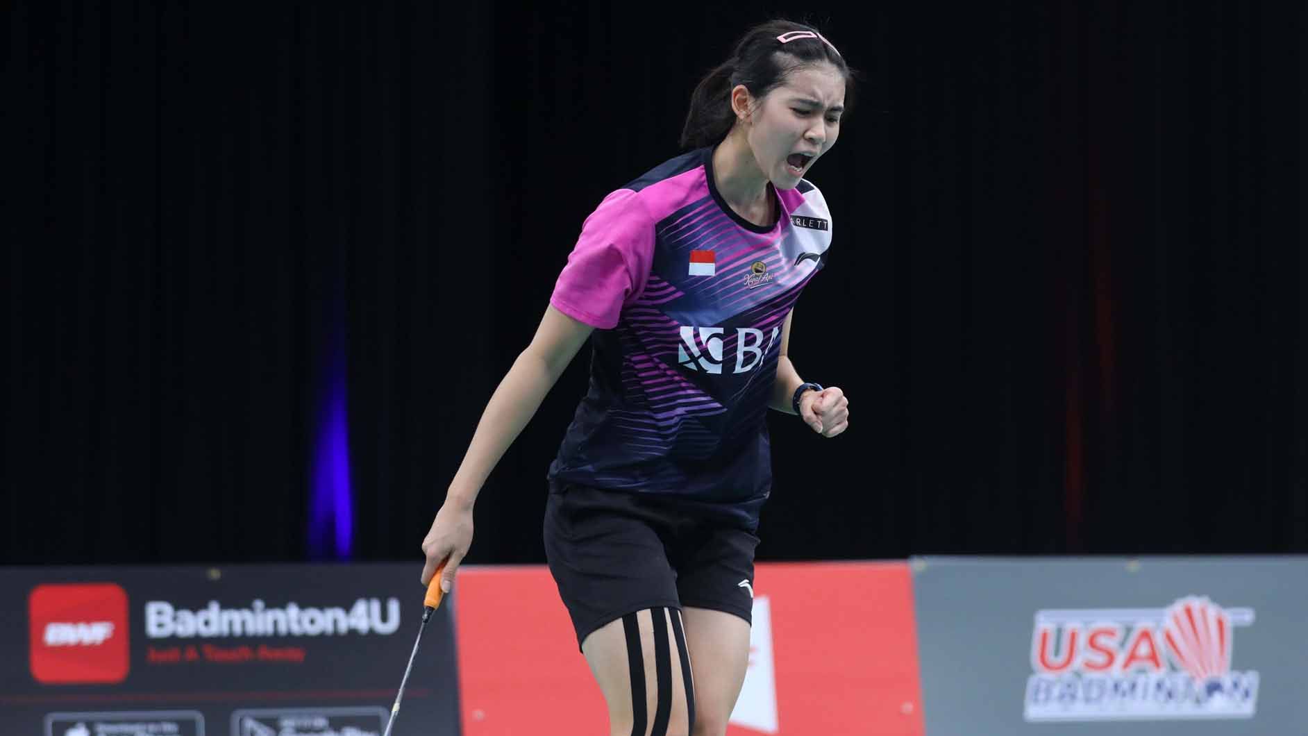 Pemain bulutangkis tunggal putri Indonesia, Chiara Marvella Handoyo, tahan sakit di paha saat lakoni final Kejuaraan Dunia Junior 2023. (Foto: PBSI) Copyright: © PBSI