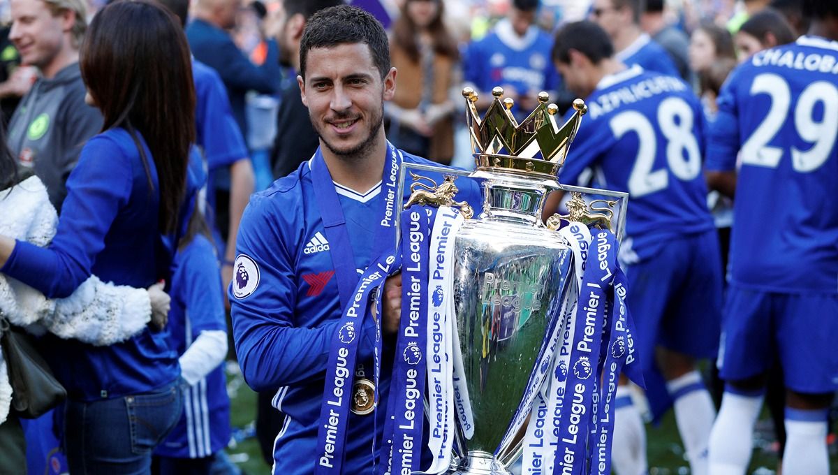 Mengenang lima gol terbaik dalam karier Eden Hazard saat membela klub Liga Inggris (Premier League), Chelsea, seiring pensiunnya sang bintang. Copyright: © Reuters / John Sibley