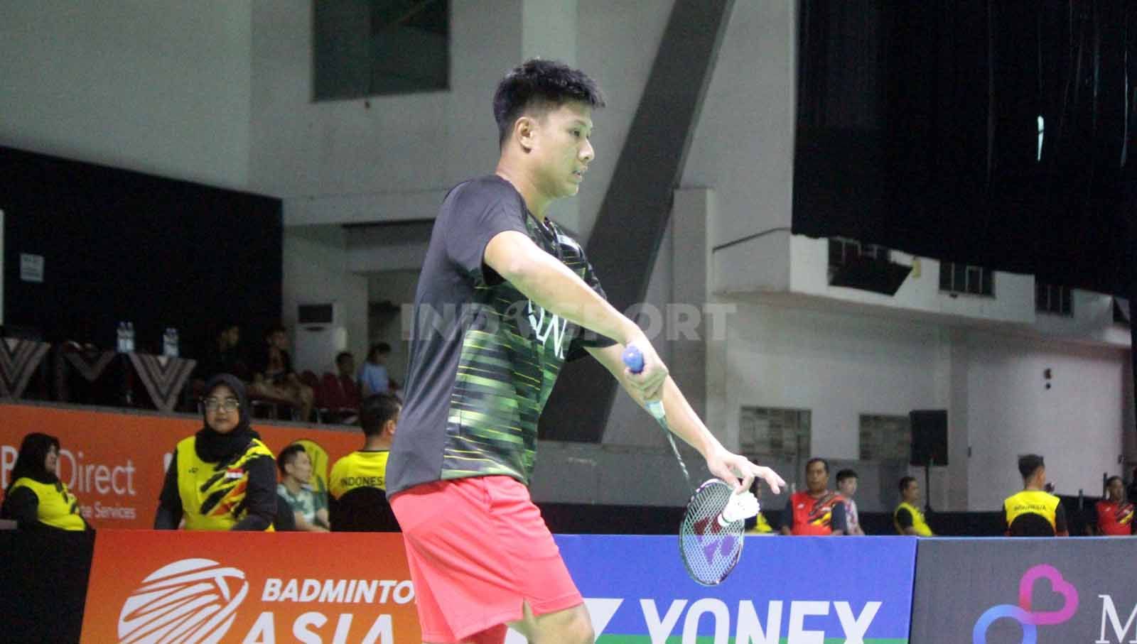 Tegar Sulistio menang dua set mengalahkan Choo Kai Qing dari malaysia di hari pertama IIC Surabaya. (Foto: Fitra Herdian/INDOSPORT) Copyright: © Fitra Herdian/INDOSPORT