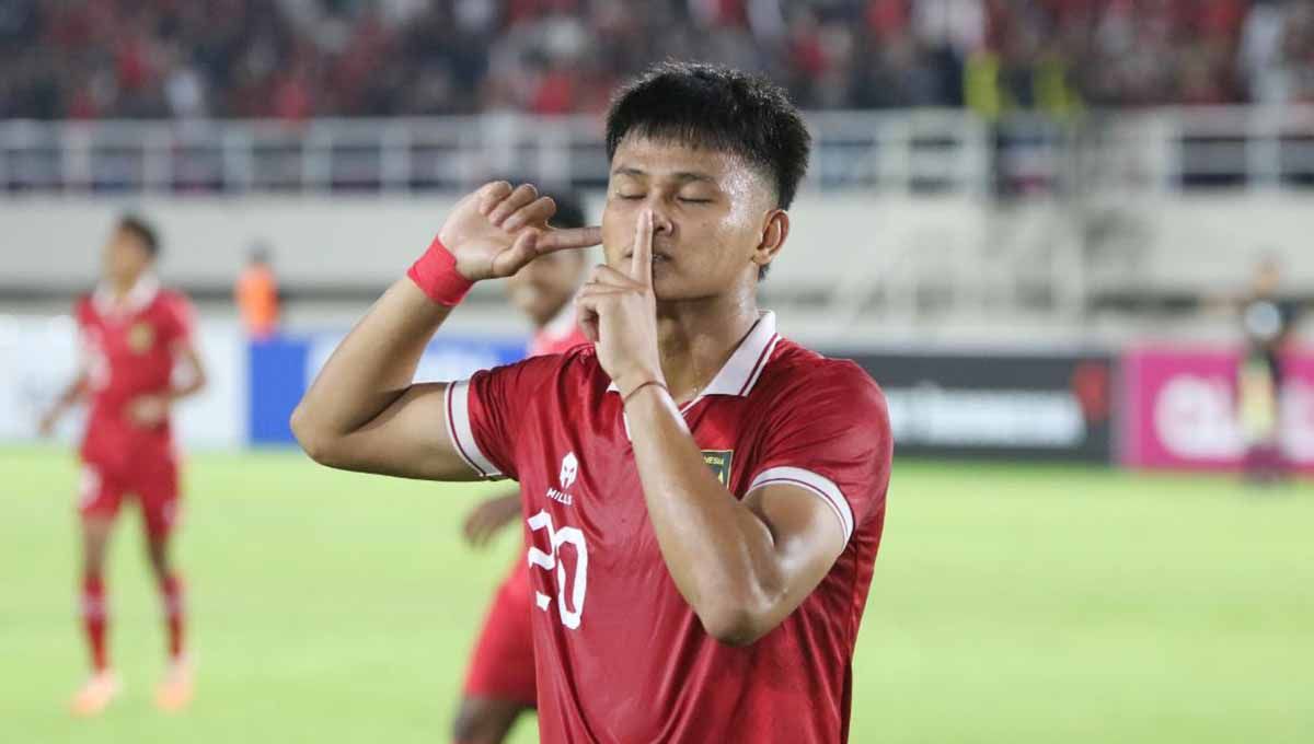 Selebrasi Hokky Caraka usai mencetak gol untuk Timnas Indonesia. Copyright: © Nofik Lukman Hakim/INDOSPORT