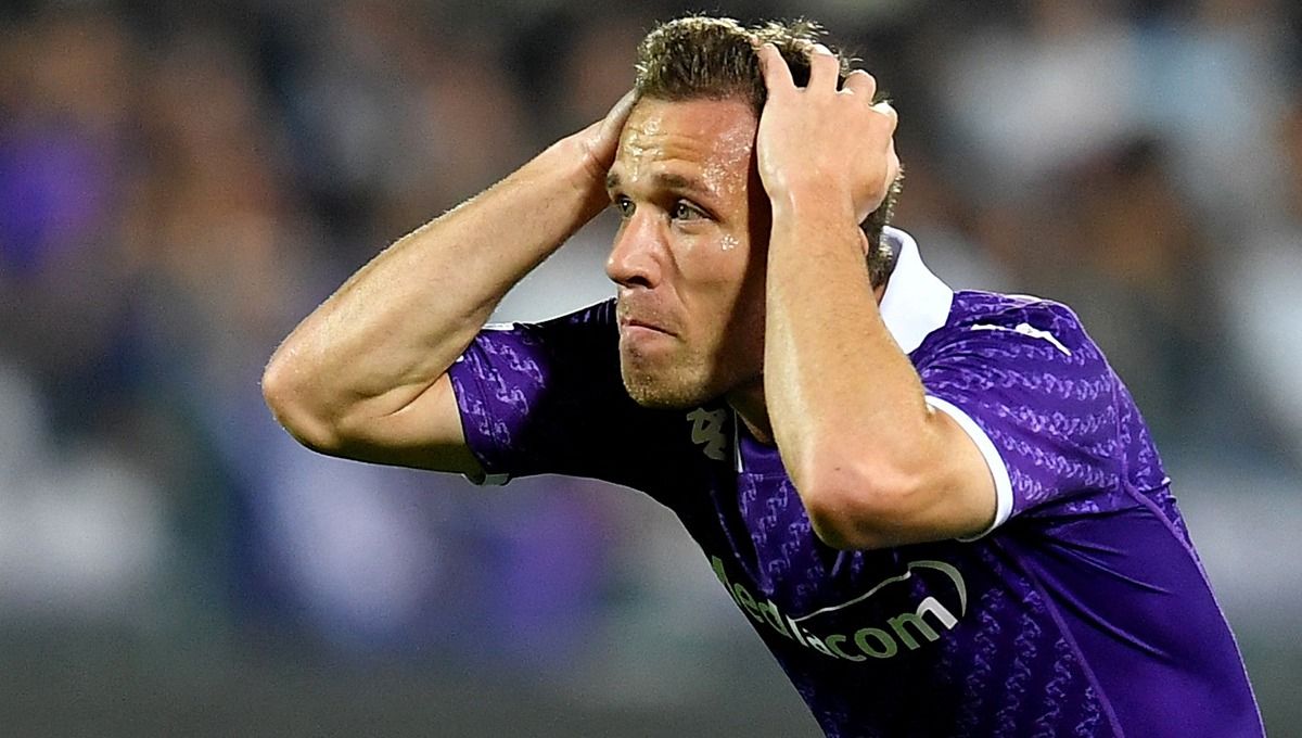 Reaksi Arthur Melo kala membela Fiorentina di laga kontra Ferencvaros. (Foto: REUTERS/Jennifer Lorenzini) Copyright: © REUTERS/Jennifer Lorenzini